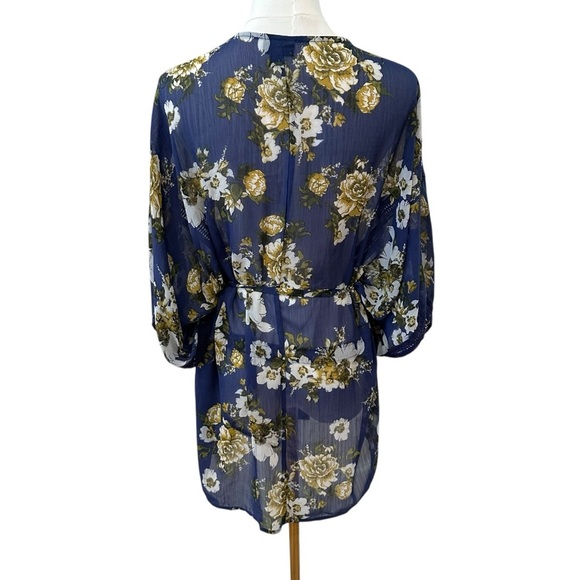 Women's 1X Blue Floral Crochet Lace Kimono Tie Wrap Sheer Plus Relaxed Blouse - Picture 4 of 4